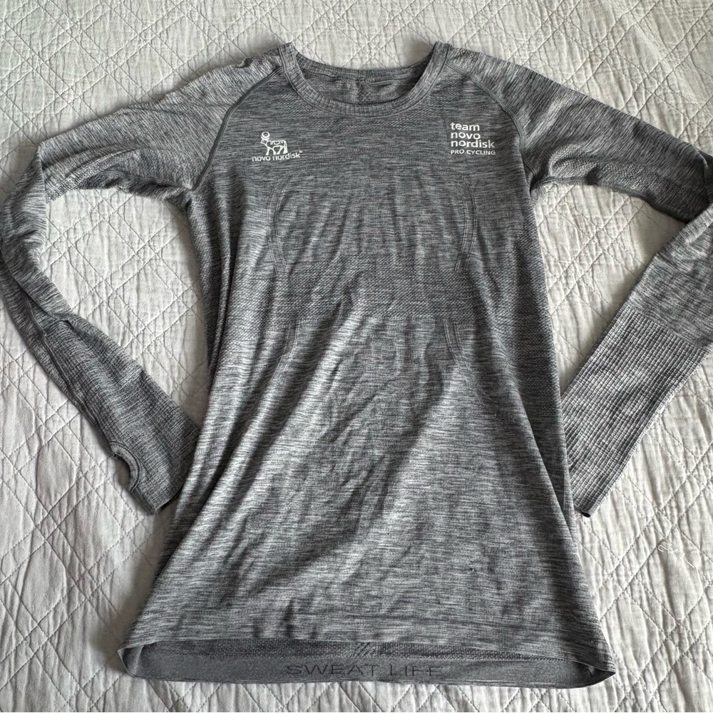 Lululemon Gray Women’s Swiftly Tech with Company Lettering Size L